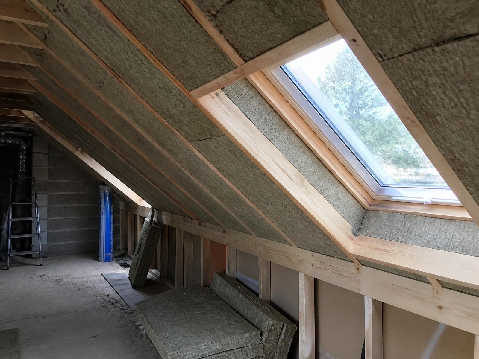 Dachschräge im Bestand mit neuer Dämmung zwischen den Sparren